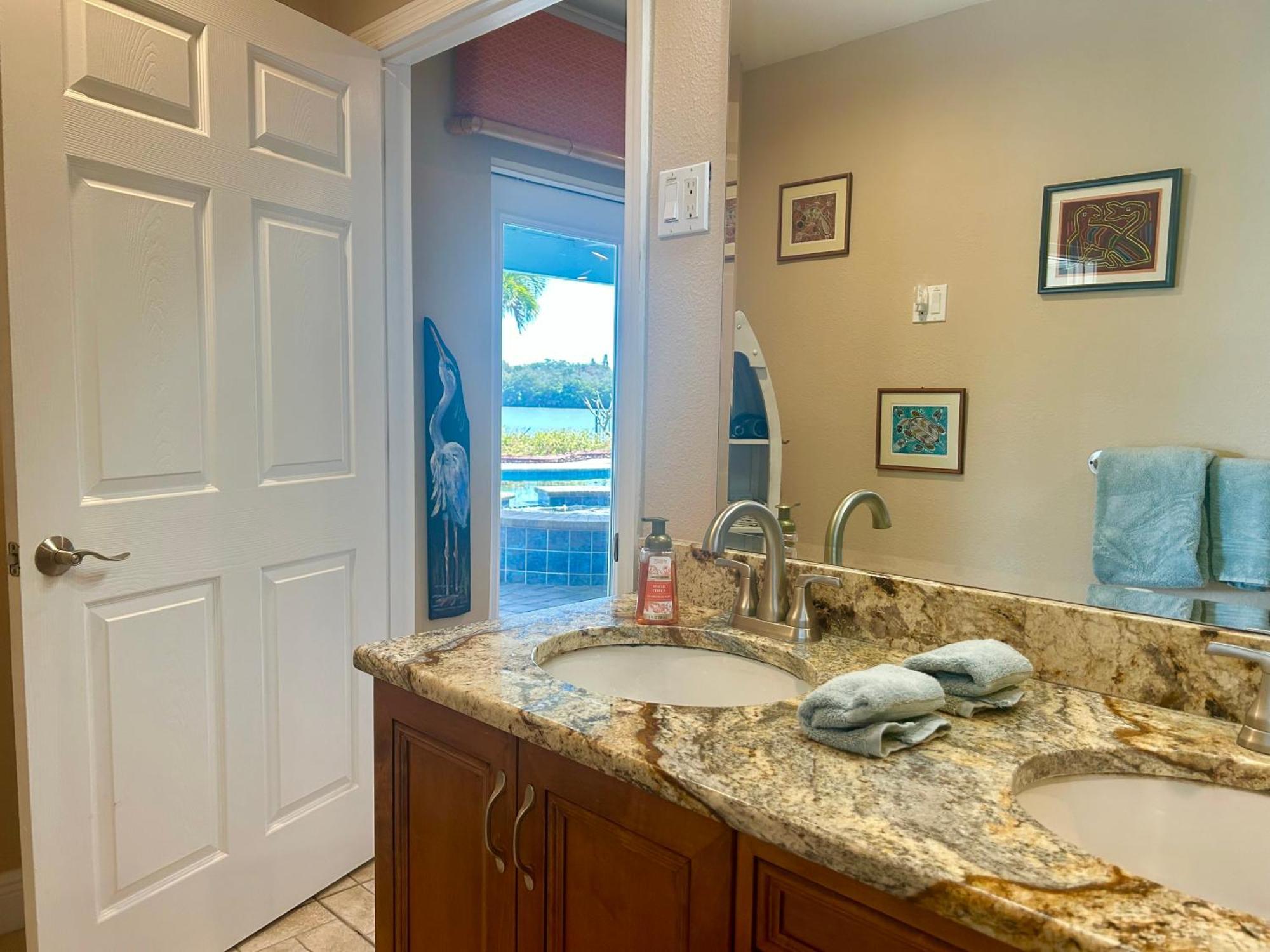 Guest Suite - Waterfront -Pool & Hot Tub- Walk To Beach Clearwater Beach Exterior photo
